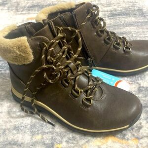 Woman boots Size 5 1/2